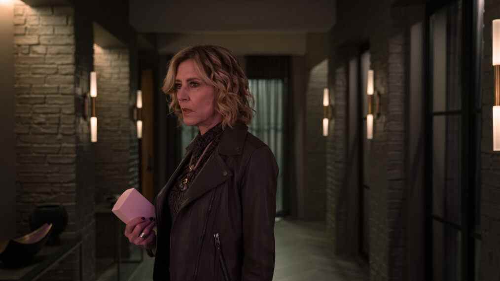 Christine Lahti dans le rôle de Sheryl Luria dans Evil