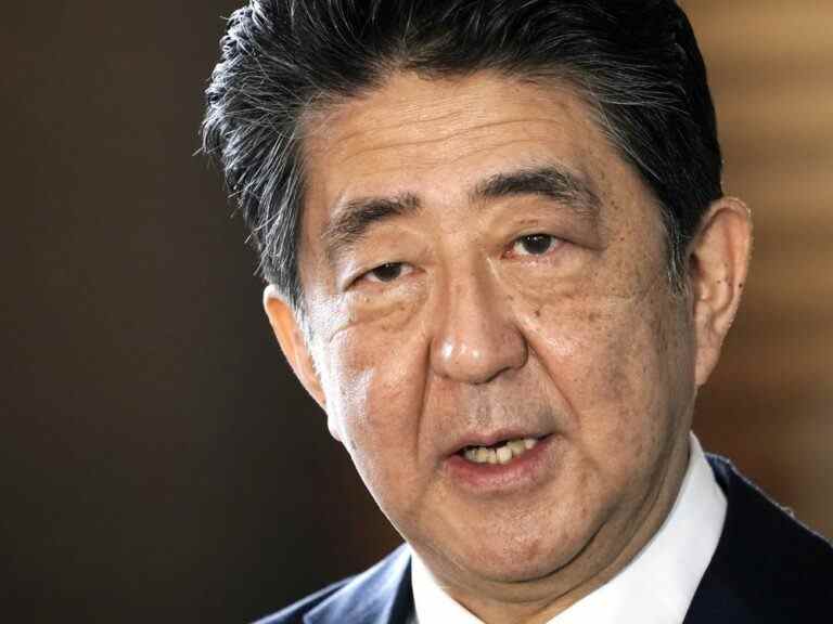 L’ex-Premier ministre japonais Shinzo Abe abattu alors qu’il prononçait un discours