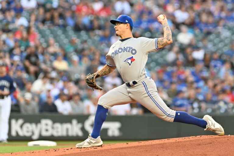 Les malheurs du lancer continuent alors que les Blue Jays chutent lors du premier match de Seattle