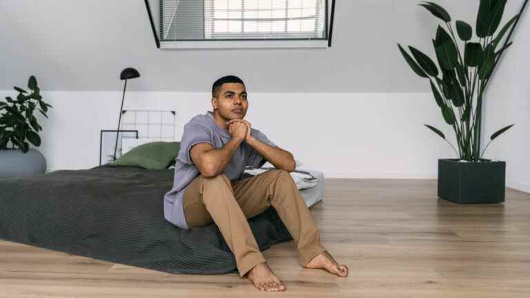 5 raisons de ne pas poser de matelas au sol — et 3 pourquoi vous devriez