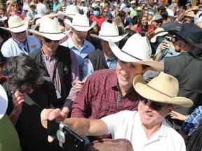 Le premier ministre Justin Trudeau assiste au Stampede de Calgary le dimanche 10 juillet 2022.