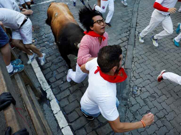 Trois encornés au festival espagnol de course de taureaux