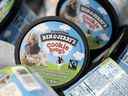 La marque Ben & Jerry's a une histoire d'embrasser publiquement des causes socialement progressistes.