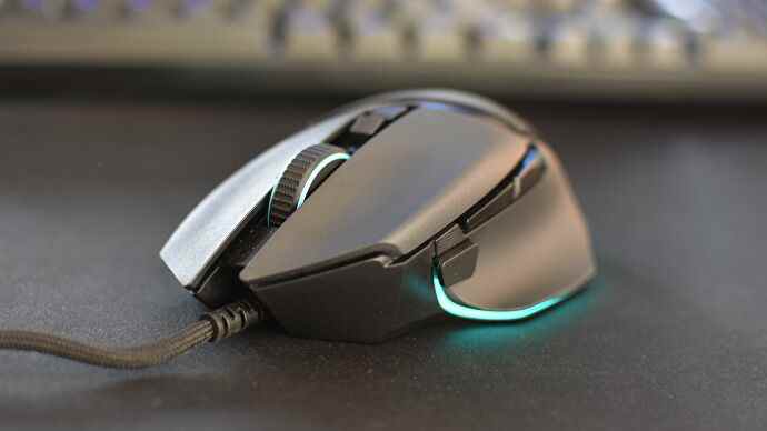 Une photo de la souris de jeu Razer Basilisk V3.