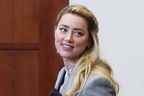 Amber Heard part pendant une pause dans la salle d'audience du palais de justice du comté de Fairfax à Fairfax, en Virginie, le vendredi 27 mai 2022. 