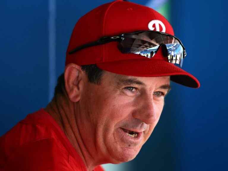 SIMMONS : L’entraîneur canadien des Phillies se sent chez lui sur la route au Rogers Centre