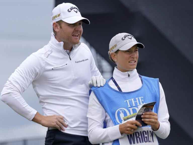 Les jeunes mariés font équipe pour une semaine de leur vie à St. Andrews