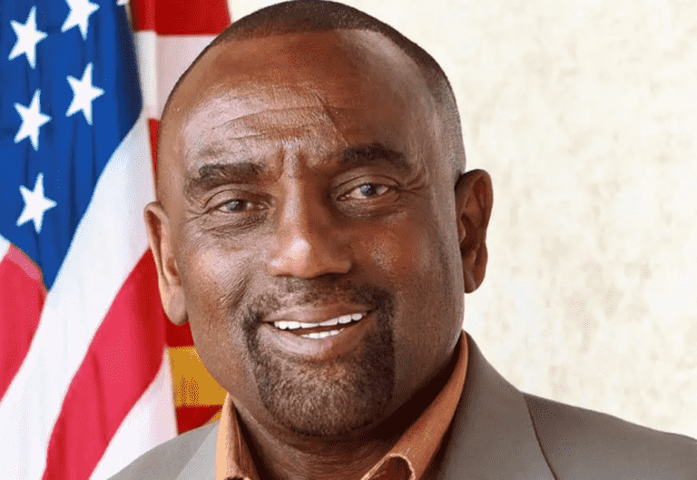 Le croisé homophobe de la « manosphère » Jesse Lee Peterson dans le scandale du sexe gay