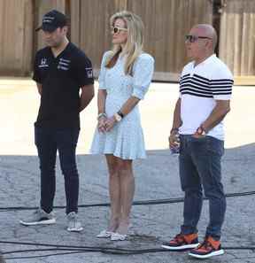 Le pilote IndyCar Devlin DeFrancesco (à gauche) avec maman Cathy et papa Andy.  JACK BOLAND/SOLEIL DE TORONTO