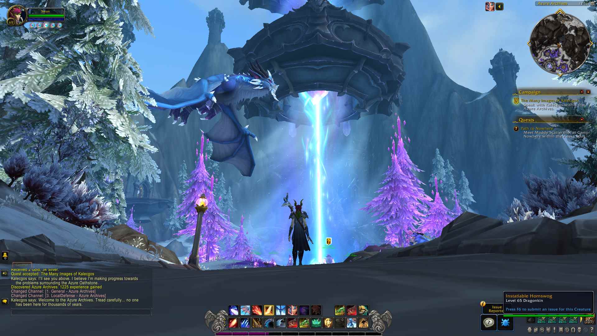 World of warcraft wow dragonflight femelle dracthyr regarde la tour et kalecgos volant au-dessus