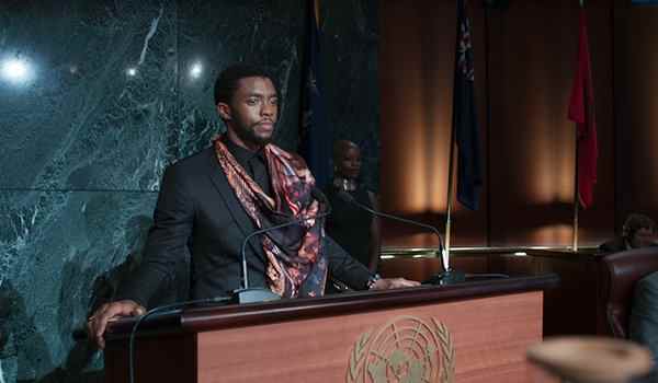 T'Challa aux Nations Unies, révélant la vérité sur Wakanda