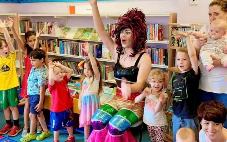 Drag Queen Story Hour UK a déclaré avoir déjà effectué près de 100 sessions