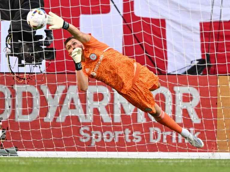 Le doublé d’un adolescent des pompiers coule le Toronto FC à Chicago