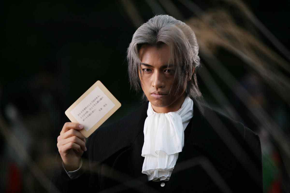 Le personnage de Miles Edgeworth dans le film Ace Attorney.