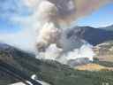 15 juillet 2022 : Lytton, C.-B. -- Le feu de forêt de Nohomin Creek brûle à environ 1,7 kilomètre au nord de Lytton.  Vendredi, l'incendie était estimé à environ 500 hectares.  Des dizaines de maisons ont été évacuées ou font l'objet d'une alerte d'évacuation.