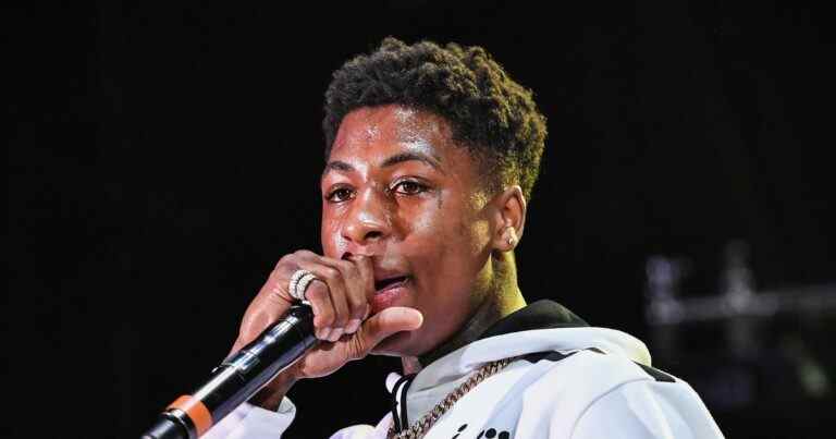 NBA YoungBoy reconnu non coupable lors d'un procès avec une arme à feu
