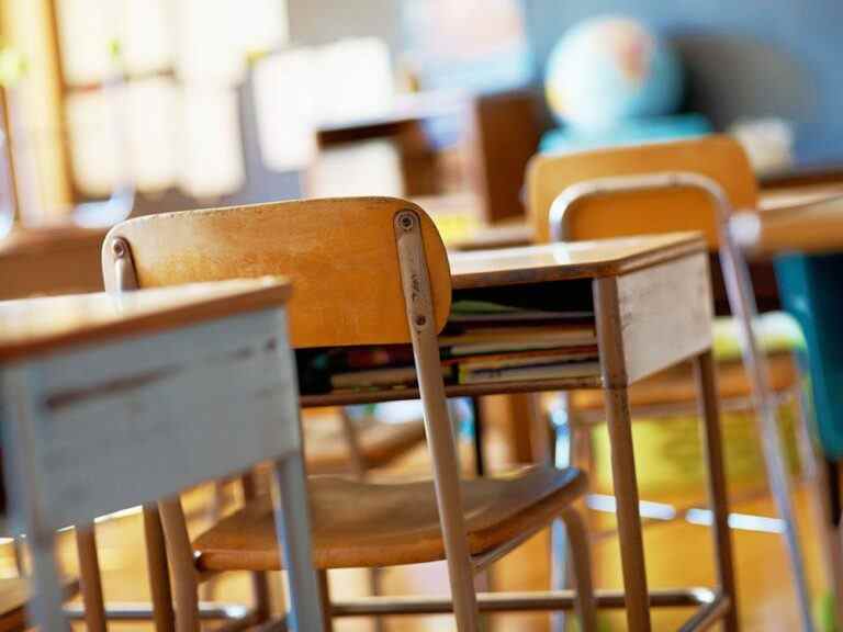 Une éducatrice de maternelle de Toronto fait l’objet d’une enquête après avoir prétendument scotché des élèves à une chaise