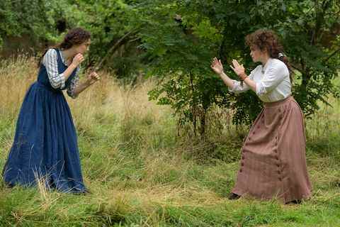 millie bobby brown et helena bonham carter dans enola holmes