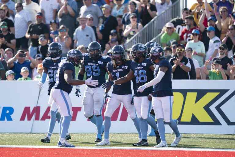 Argos survit à une bagarre remplie de pénalités alors que D arrive en tête dans la conquête de Touchdown Atlantic