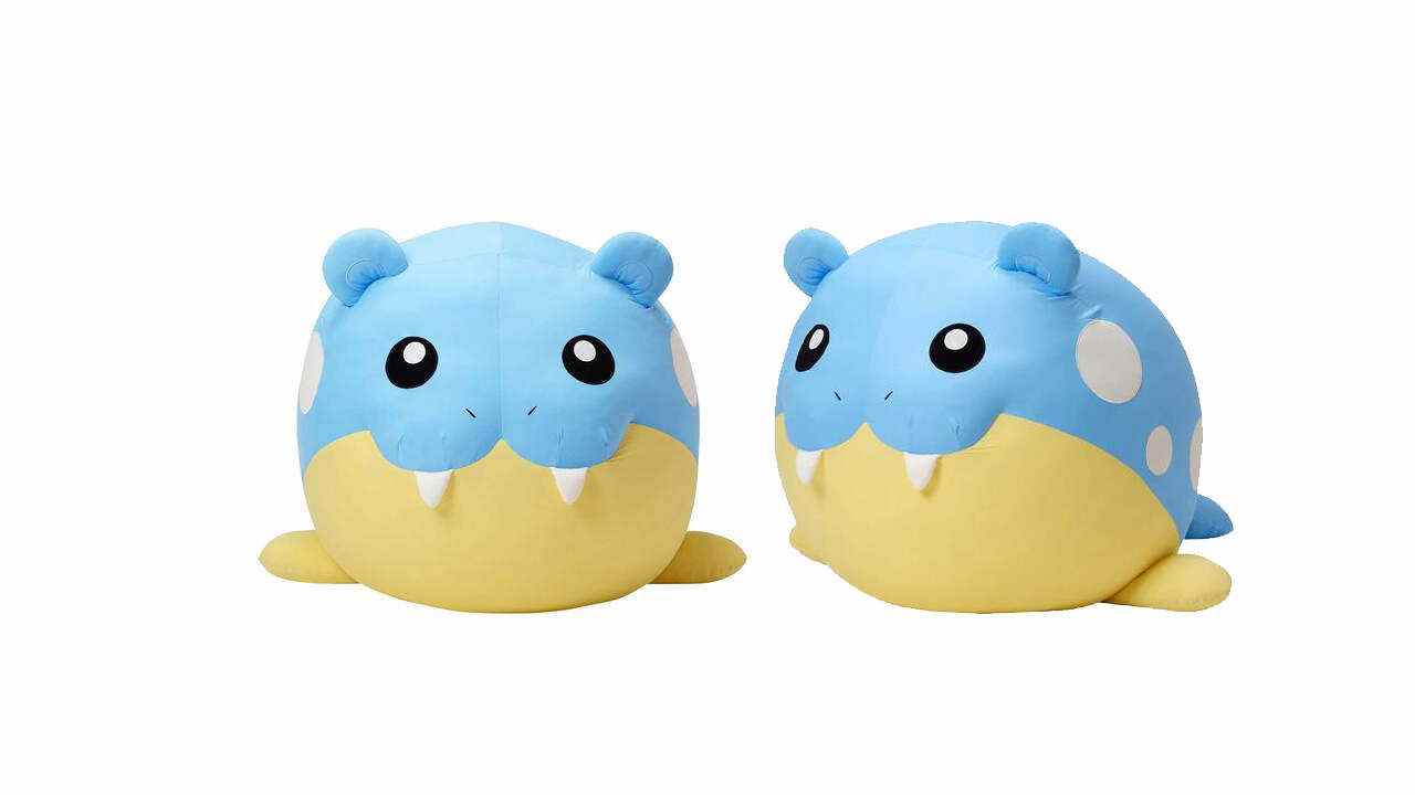 La peluche Spheal grandeur nature est énorme, douce et prête pour vos câlins.
