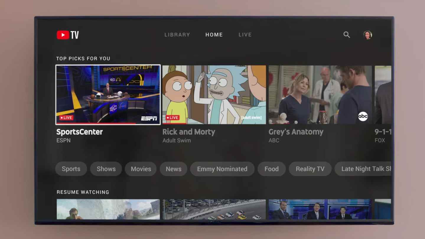 YouTube TV, l'une des meilleures alternatives de télévision par câble, sur un téléviseur