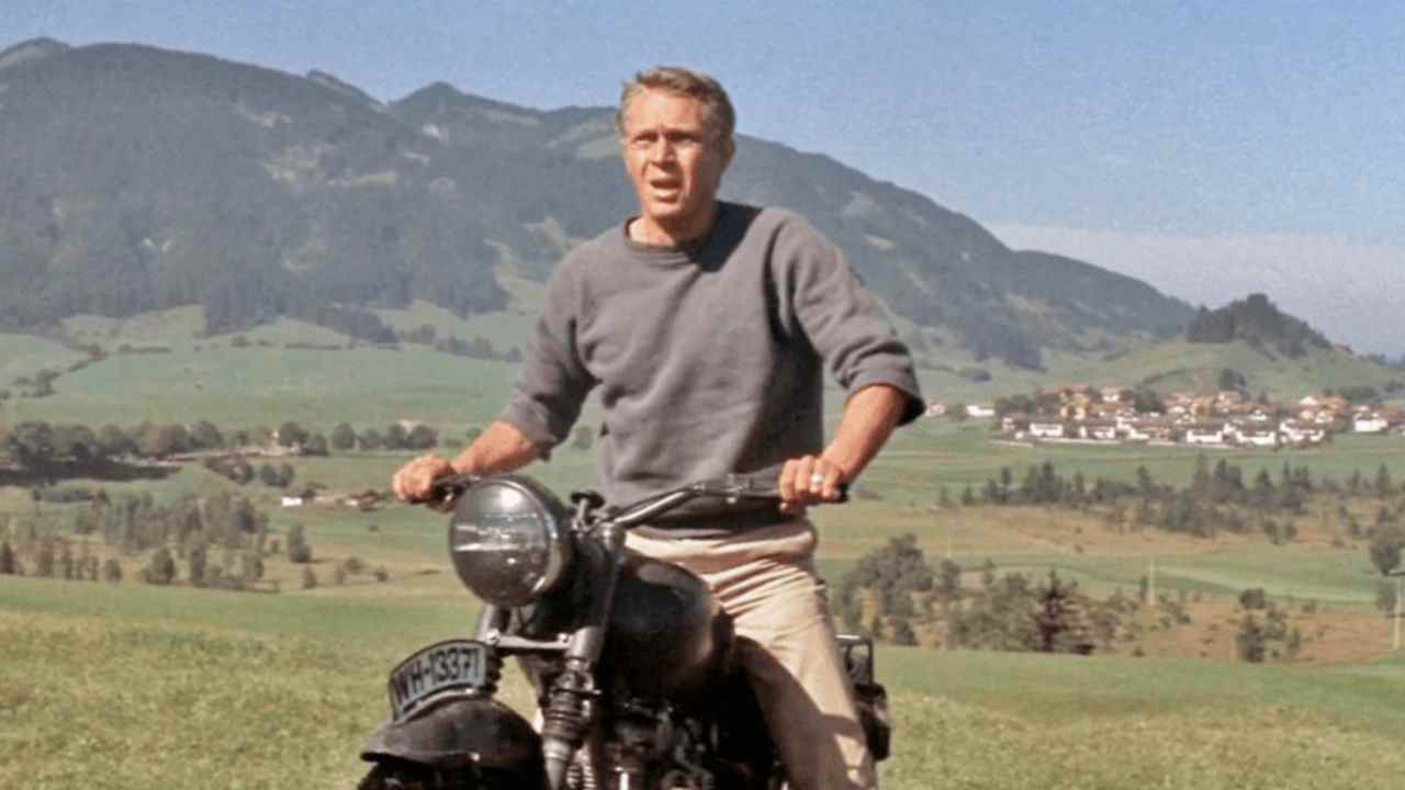 Steve McQueen dans La grande évasion