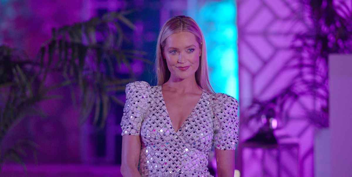 Laura Whitmore de Love Island retourne à la villa pour avoir jeté une torsion

