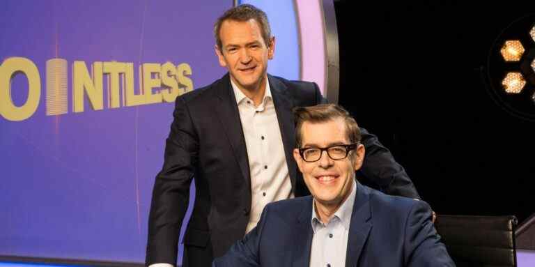 Richard Osman d'Inutile rend un doux hommage à Alexander Armstrong lors de l'enregistrement final de l'émission

