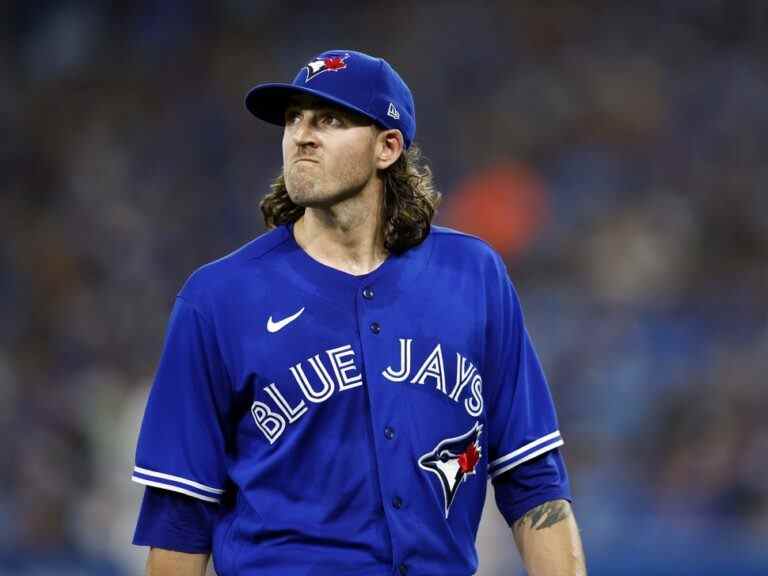 ‘BE BETTER PEOPLE’: Kevin Gausman des Blue Jays fustige le chercheur d’autographes qui a donné un coup de coude à un enfant