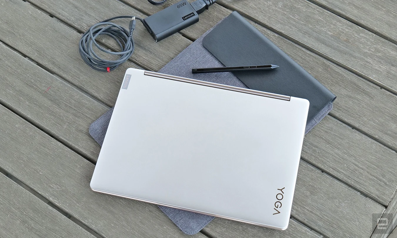 Le Yoga 9i prend en charge la charge via USB-C, ce qui facilite le passage à un adaptateur secteur tiers en un clin d'œil. 