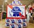 Le pack 1844 de PBR contient plus de 76 caisses de bière. 