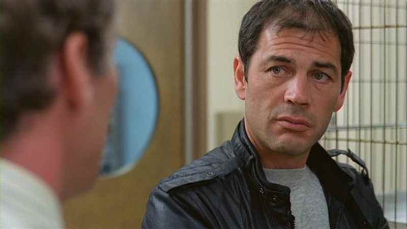 Robert Forster dans Alligator