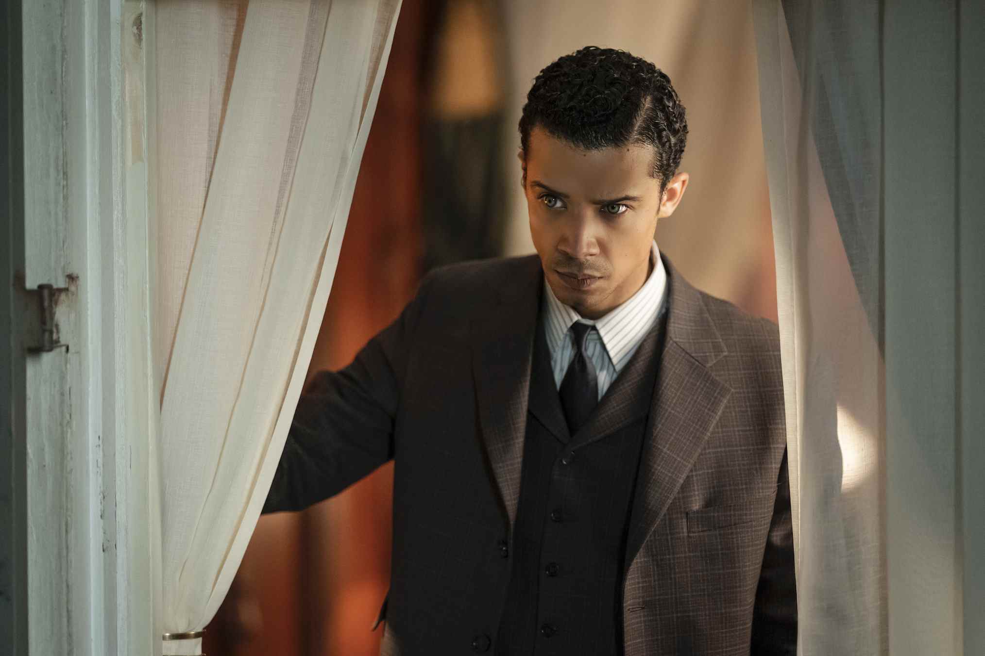 Jacob Anderson comme Louis De Point Du Lac - Entretien avec le vampire _ Saison 1, épisode 3