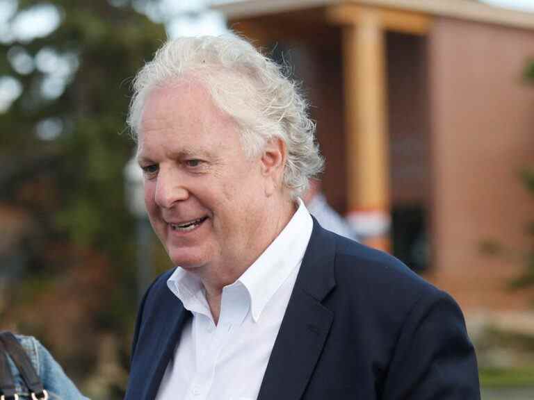 Jean Charest fait pression pour un autre débat à la direction des conservateurs alors qu’il courtise les communautés d’immigrants