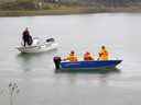 Une unité maritime de la Police provinciale de l'Ontario, ainsi qu'une équipe du service d'incendie de Timmins, sont en train de rechercher un véhicule qui s'est rendu à Little Pearl Lake.