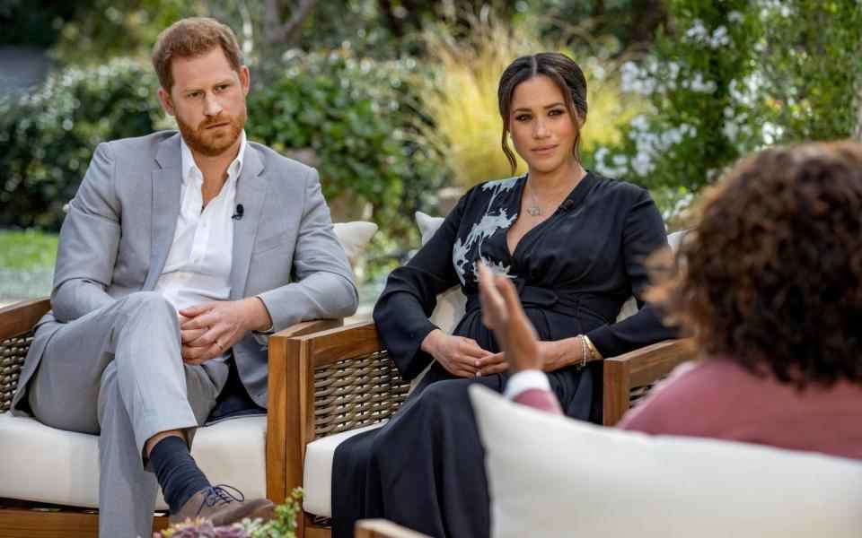 Le prince Harry et Meghan Markle ont été interviewés par Oprah Winfrey l'année dernière - News 24