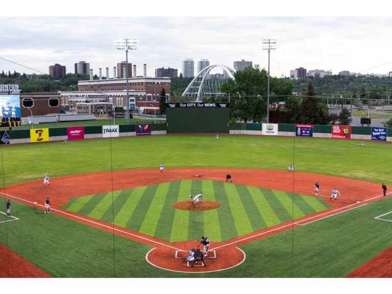 Les Riverhawks d’Edmonton séduisent les partisans lors de la première saison de baseball