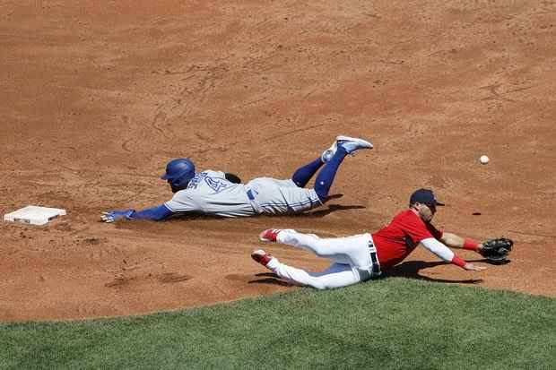 FUN’S IN THE RUNS: Les Blue Jays balayent les Red Sox de manière dominante