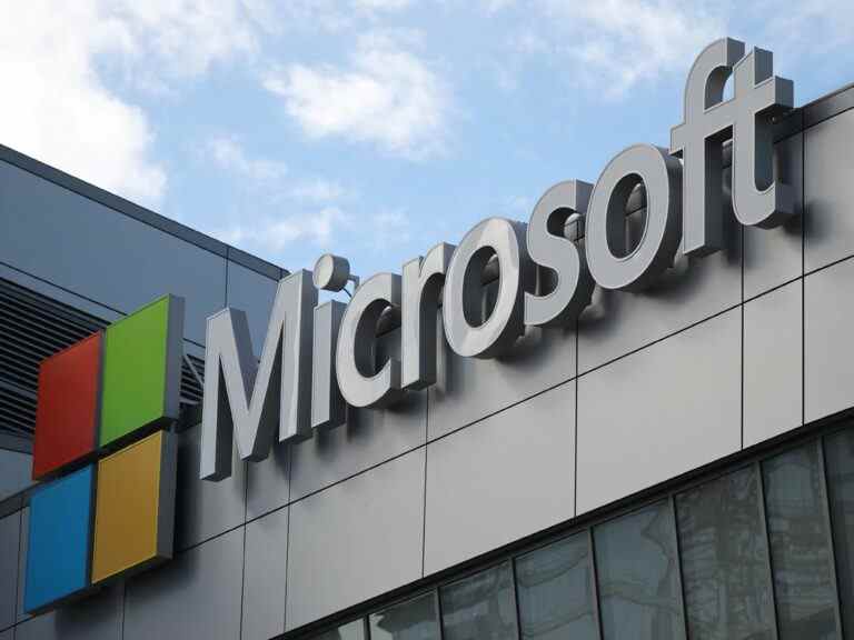 Microsoft rate les estimations de revenus trimestrielles sur un dollar plus fort