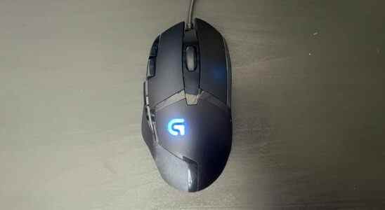 Logitech G402 Hyperion Fury gaming mouse