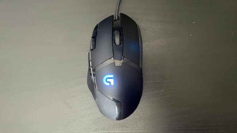 Logitech G402 Hyperion Fury gaming mouse