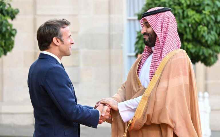 Emmanuel Macron déroule le tapis rouge au prince héritier saoudien