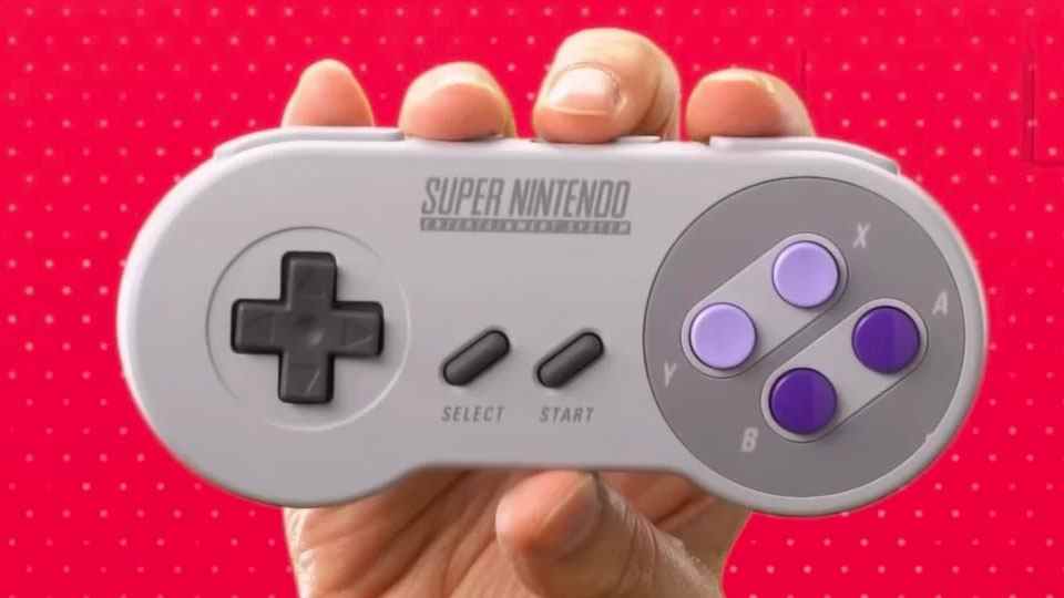 Manette SNES tenue par un joueur