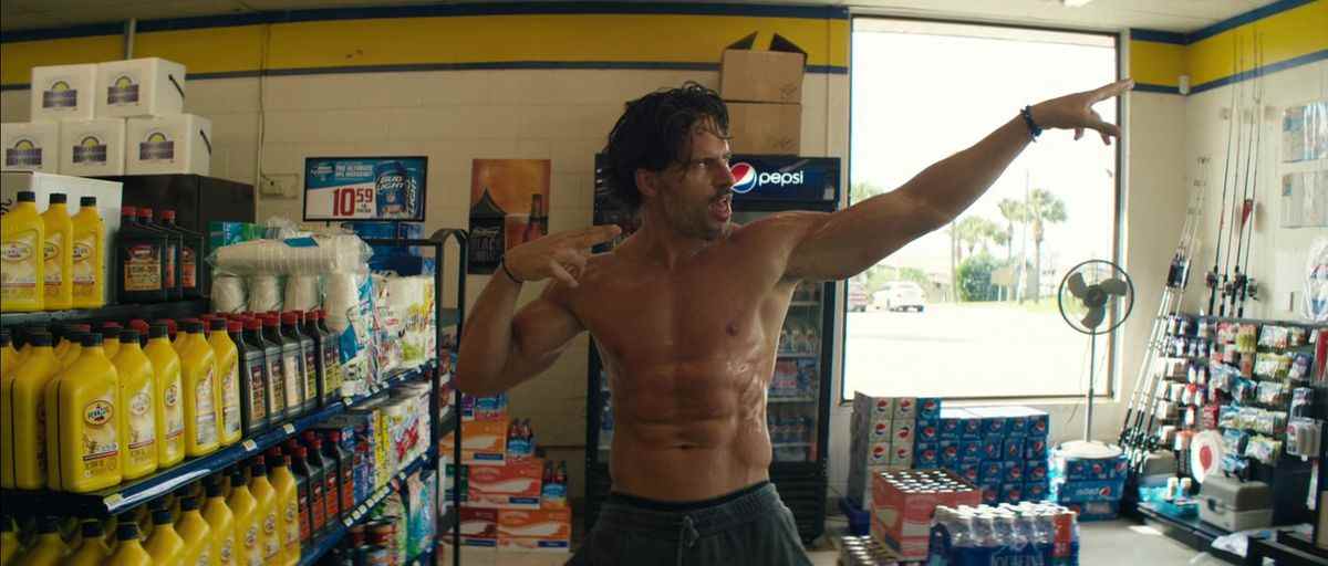 Joe Manganiello, torse nu, danse sur I Want It That Way dans un supermarché.