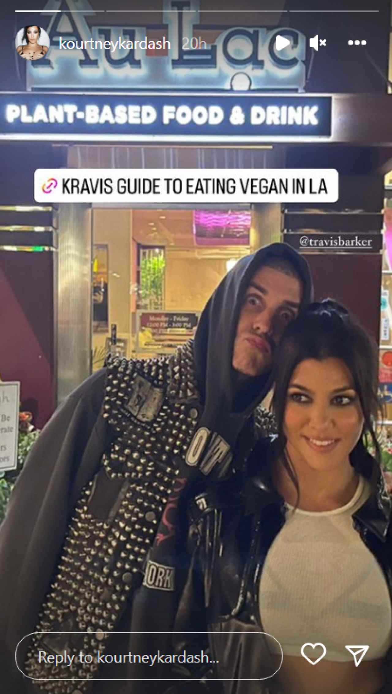 Kourtney Kardashian partage une photo d'elle et de Travis Barker sur Instagram.