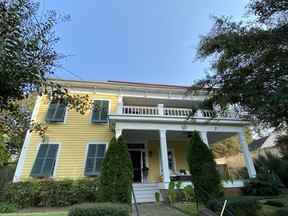 L'ancienne maison des Johnson à Yazoo City, Mississippi. Le 28 mars, deux balles, que l'on croyait perdues, ont atterri à la maison;  l'un a frappé Dylan et l'autre a touché la buanderie.