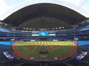 Le président des Blue Jays de Toronto, Mark Shapiro, a dévoilé que l'équipe dépensera 300 millions de dollars au cours de la prochaine saison pour rénover le Rogers Centre en une installation de divertissement sportif à la fine pointe de la technologie à Toronto, en Ontario.  le jeudi 28 juillet 2022.