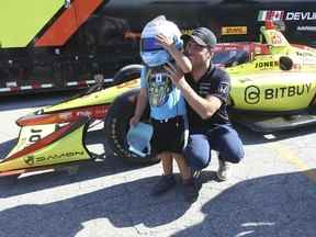 Devlin DeFrancesco, 22 ans, de Toronto, participera à la course Honda Indy Toronto ce week-end pour l'équipe Andretti Steinbrenner Autosport.  DeFrancesco était à l'hôpital de Sunnybrook le jeudi 14 juillet 2022, redonnant là où il est né en tant que bébé prématuré, pesant moins d'une livre.  Il a aidé à lancer le 