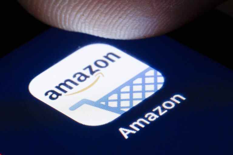 Amazon poursuit les opérateurs de 10 000 groupes Facebook pour de faux systèmes d’examen