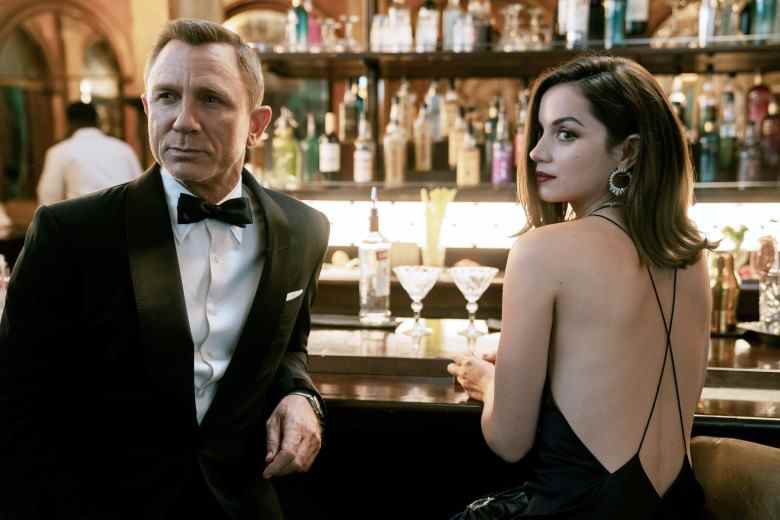 NO TIME TO DIE, from left: Daniel Craig, Ana de Armas, 2020. ph: Nicola Dove / © MGM / Courtesy Everett Collection